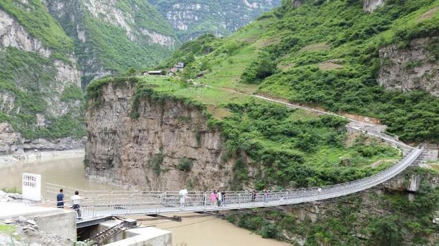中国唯一禁止外国人的峡谷,国人免费参观,外国人掏钱也不让进
