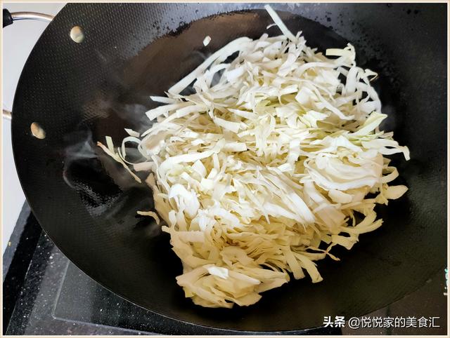 夏天，不想做饭就吃它，5分钟就上桌，热量低饱腹快，爽口又解馋
