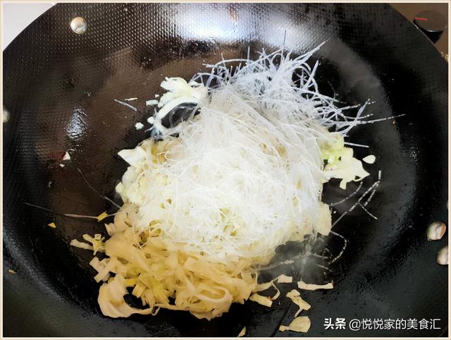 夏天，不想做饭就吃它，5分钟就上桌，热量低饱腹快，爽口又解馋