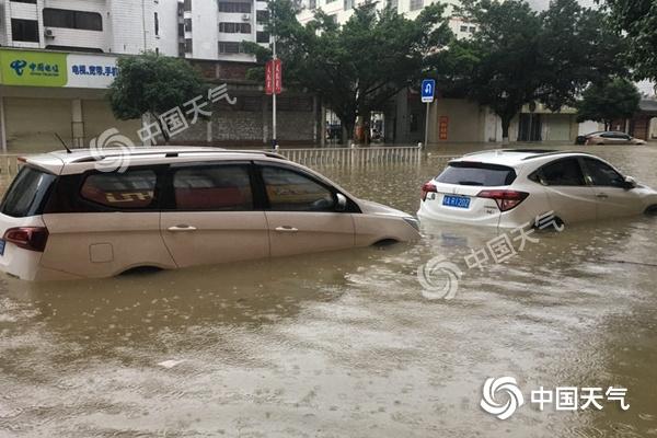 周末江南华南暴雨不断 华北局地热出新高度