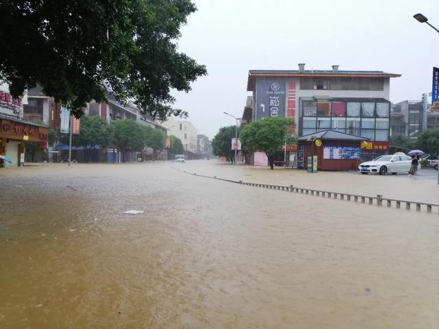 受强降雨影响，7个路段交通中断！桂林阳朔警方发布最新路况信息