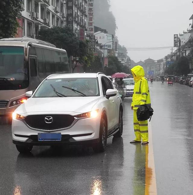 受强降雨影响，7个路段交通中断！桂林阳朔警方发布最新路况信息