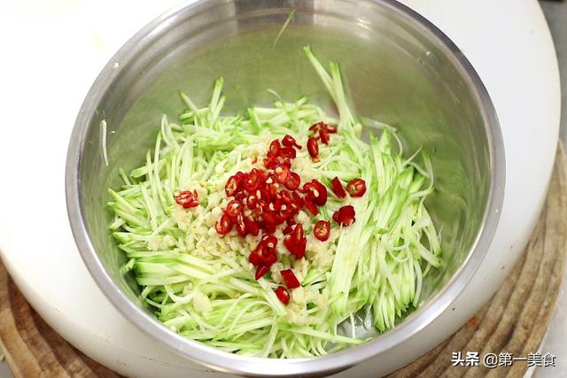 最近媳妇迷上这菜,一周吃5次,清脆爽口消暑健胃,敞开吃不长胖
