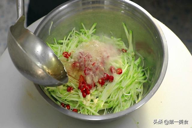 最近媳妇迷上这菜,一周吃5次,清脆爽口消暑健胃,敞开吃不长胖