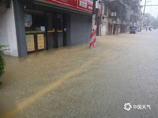 广东龙门遭遇大暴雨 房屋进水农作物被淹