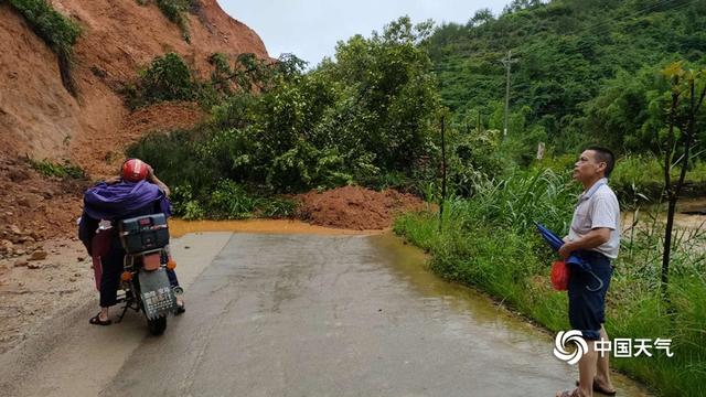 广东和平遭遇强降雨 房屋受浸山体滑坡