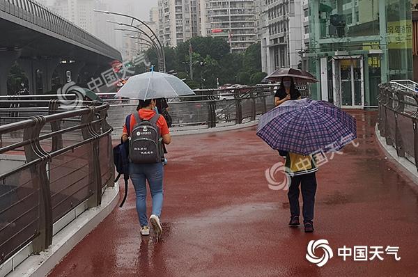 西南江淮强降雨增多 高温南北两端“冒头”