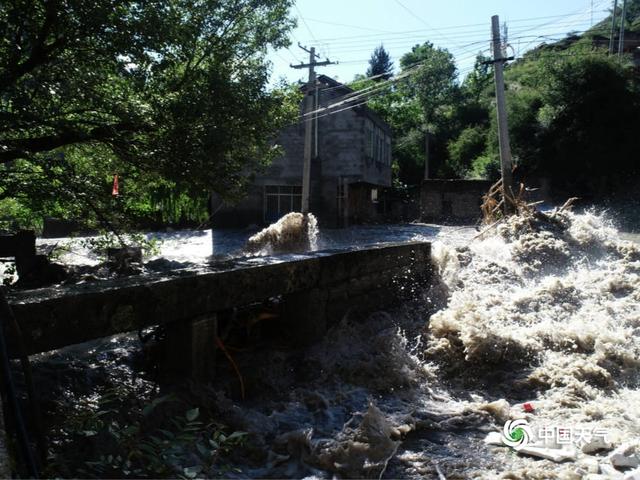 四川金川县区域暴雨致多个乡镇发生洪涝泥石流