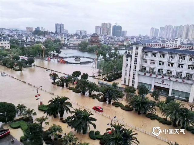暴雨袭城!云南罗平县开启“看海”模式