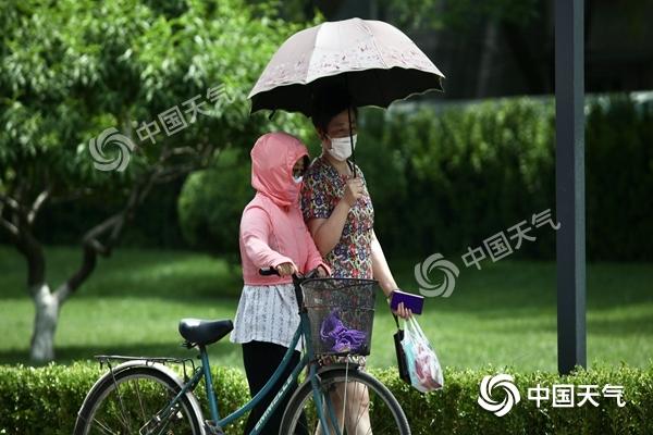 江淮梅雨猛烈今明天达鼎盛 华北局地气温超37℃