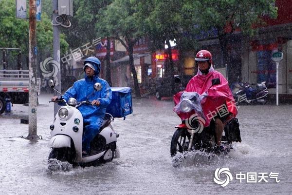 四川江苏安徽等地暴雨连连 江南遭高温“烤验”