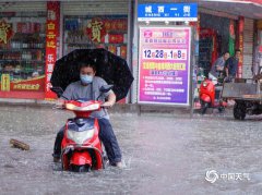 强降雨袭击 广西钦州街道
