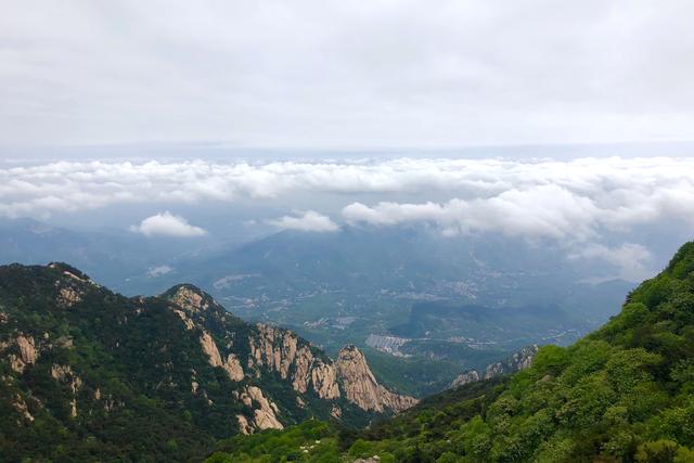 泰山海拔不足2000米，景色不如华山，为什么却是“五岳之首”？