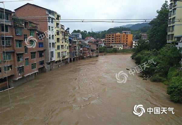 重庆洪峰过境部分地区被淹 降雨停歇明日高温再现