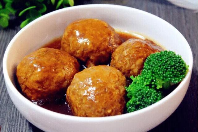 大厨教你“四喜丸子”的家常做法,简单易学,色香味俱全,超下饭