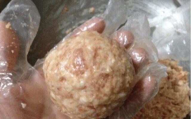 大厨教你“四喜丸子”的家常做法,简单易学,色香味俱全,超下饭