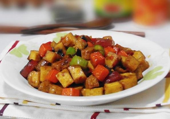 豆腐怎么做?大厨推荐:焖烧豆腐、香辣豆腐丁,一嫩一老各有特色