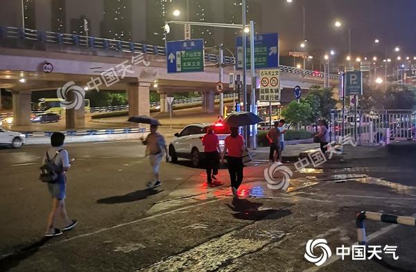 重庆5区县昨夜突降大暴雨 今明天雨势依旧猛烈