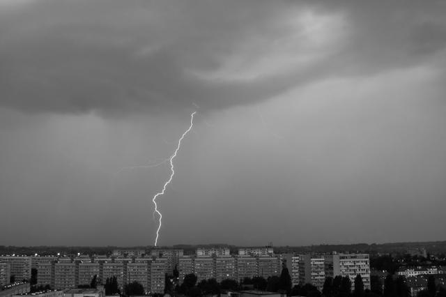 广州1日起雷雨明显,局地短时强降水、8级左右雷雨大风