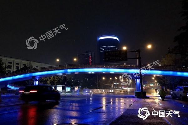 带伞！北京今起三天雷阵雨仍频繁“上线”最高气温不足30℃