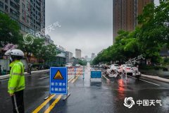 江南等地连遭大暴雨侵袭