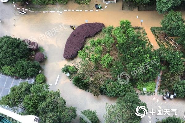 高考期间长江中下游暴雨连连 高温闷热南北夹击