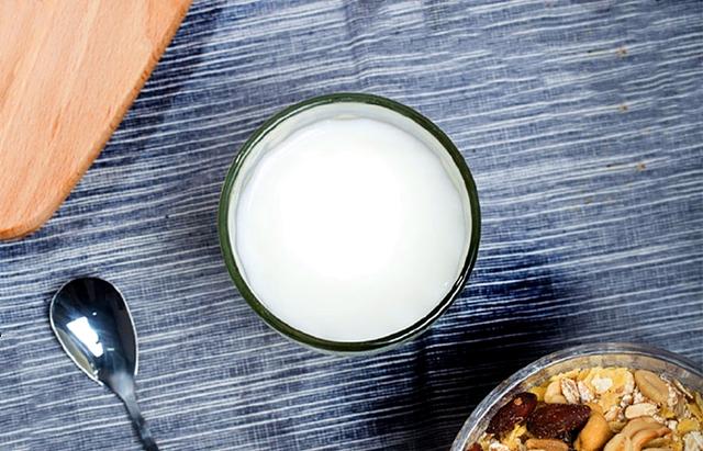 牛奶和豆浆的营养有啥区别，哪个更适合孩子喝？平时应该怎么选择