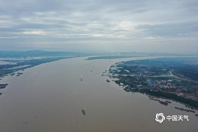 长江湖北黄冈段水位高涨 抽排设备紧急排涝