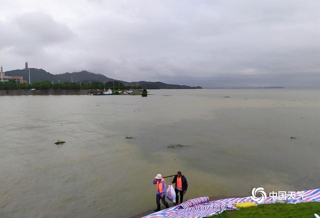 江西受持续强降雨影响 鄱阳湖及周边河流水位超警戒线