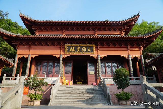 广西和湖南共有的景区,波澜壮阔很壮观,曾矛盾不断,现和睦相处