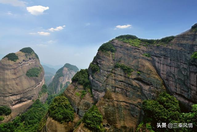 广西和湖南共有的景区，波澜壮阔很壮观，曾矛盾不断，现和睦相处