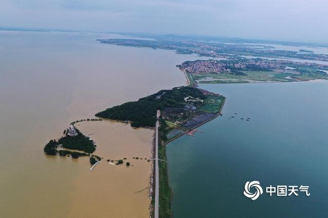 鄱阳湖各水文站全线告急 落星墩淹没在水中