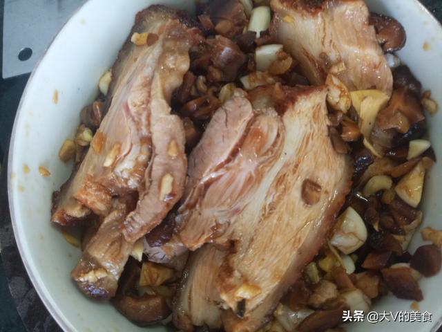 梅菜扣肉的家常做法,扣肉肥而不腻,软而不烂酥香味美,就这样做