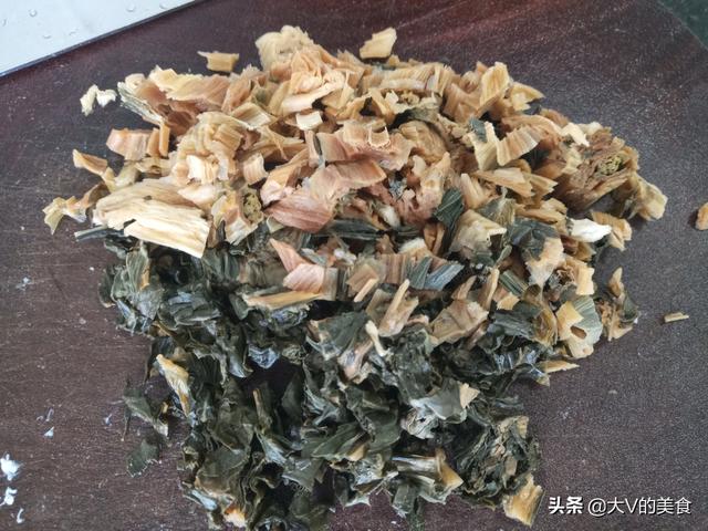 梅菜扣肉的家常做法,扣肉肥而不腻,软而不烂酥香味美,就这样做