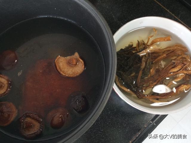 梅菜扣肉的家常做法,扣肉肥而不腻,软而不烂酥香味美,就这样做