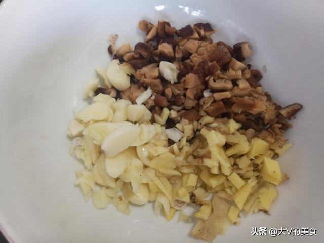 梅菜扣肉的家常做法,扣肉肥而不腻,软而不烂酥香味美,就这样做