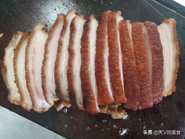 梅菜扣肉的家常做法,扣肉肥而不腻,软而不烂酥香味美,就这样做