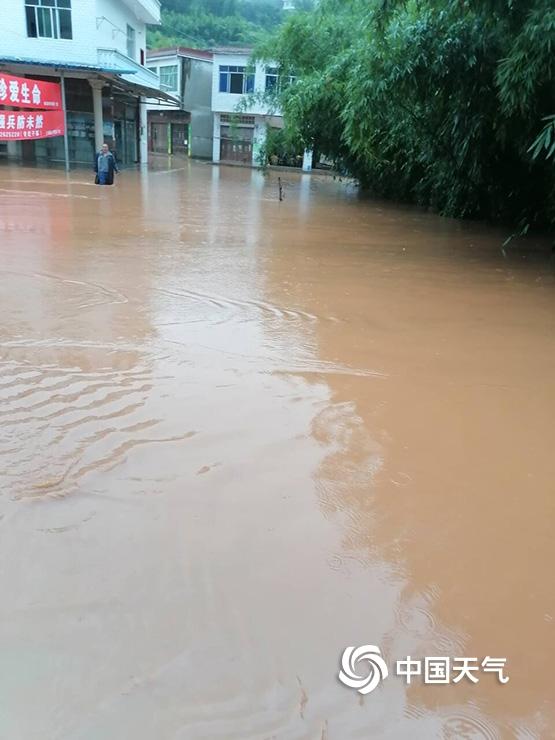 四川宜宾遭遇强降雨 内涝严重农田被淹