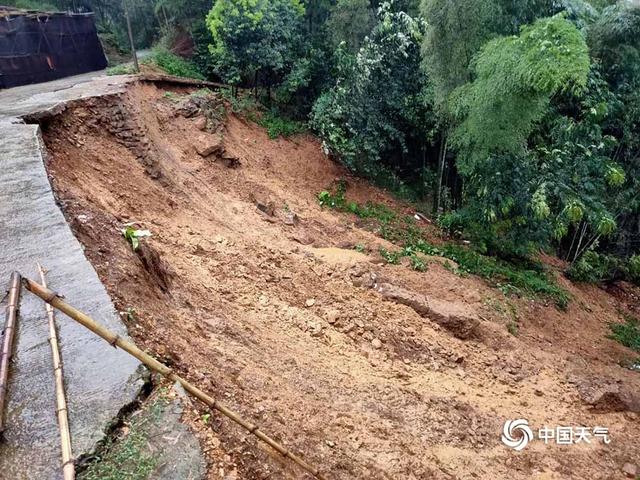 四川宜宾遭遇强降雨 内涝严重农田被淹