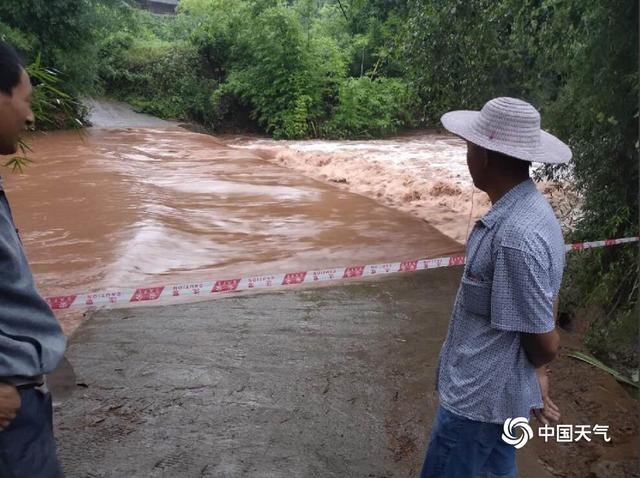 四川宜宾遭遇强降雨 内涝严重农田被淹