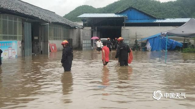 四川宜宾遭遇强降雨 内涝严重农田被淹