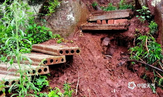 四川广安连遭强降水 多地受灾严重