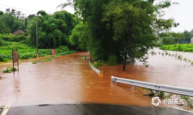 四川广安连遭强降水 多地受灾严重