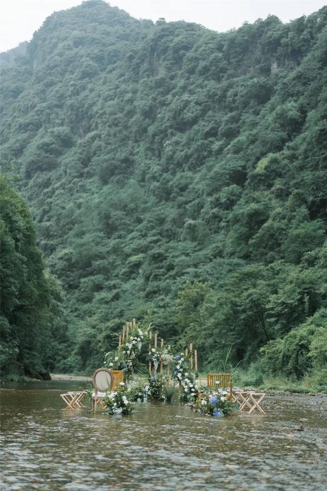 为爱私奔，一场青城山下的浅滩目的地婚礼