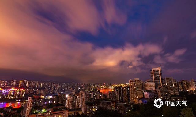 重庆雨后初晴 晚霞绚丽夜色迷人