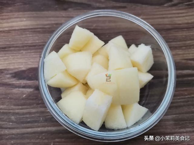 雪梨是天然的“止咳王”,夏天用它煮水,清甜润肺又解暑,不咳嗽