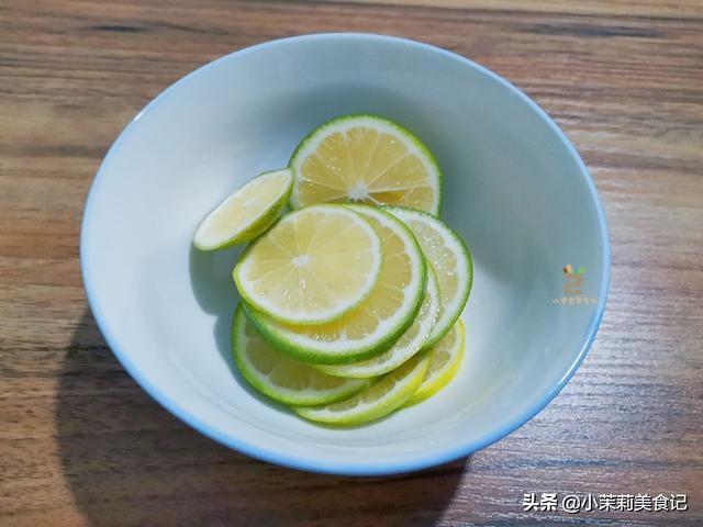 雪梨是天然的“止咳王”,夏天用它煮水,清甜润肺又解暑,不咳嗽