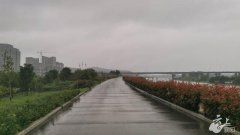 却经受了一个典型的梅雨