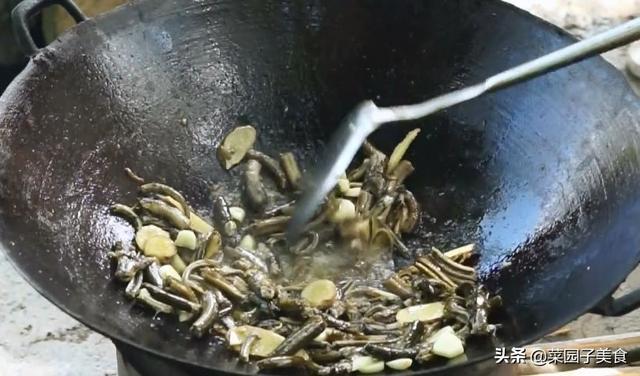 黄鳝应该怎样炒好吃，没有一点腥味，做法简单，香辣好吃下饭