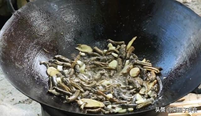 黄鳝应该怎样炒好吃，没有一点腥味，做法简单，香辣好吃下饭